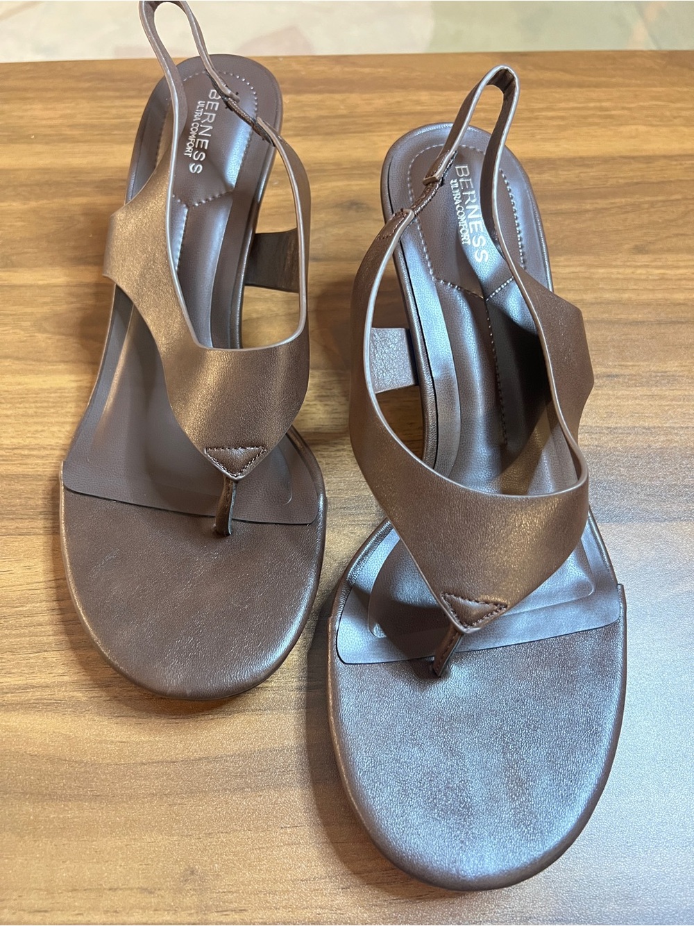 Freddy Kitten Heel Thong Sandals (sz. 10)